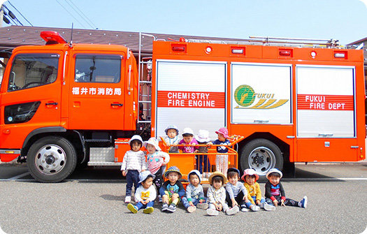 消防車と子ども